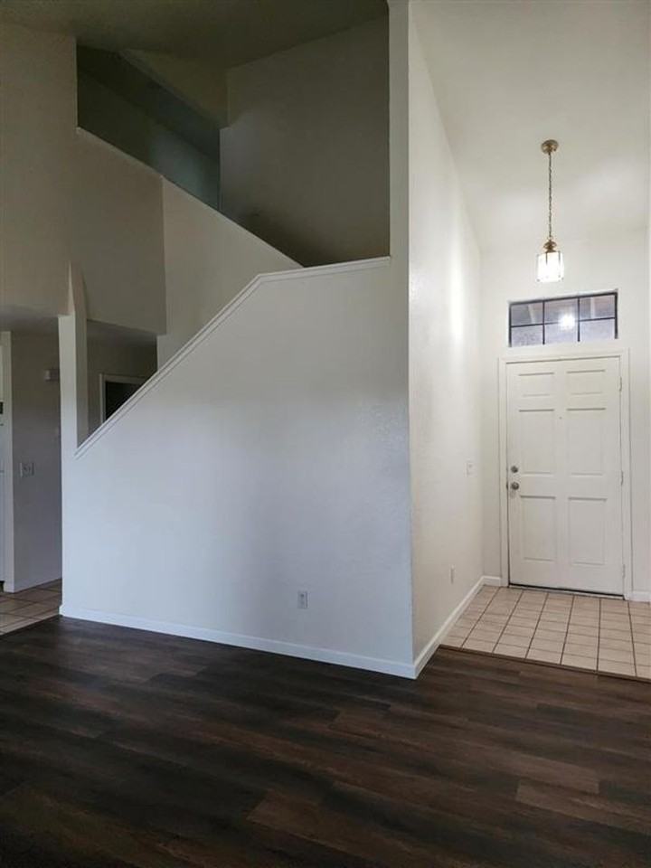 1953 Glen Ridge Dr - Photo 4 of 36