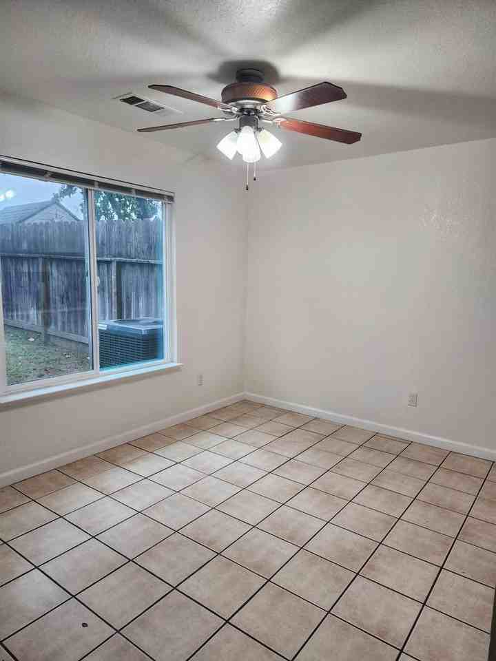 1953 Glen Ridge Dr - Photo 7 of 36