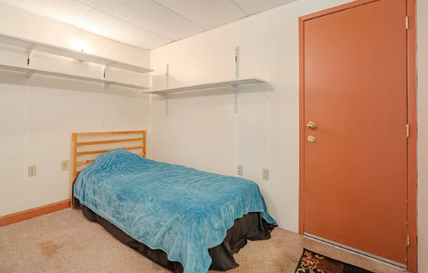 608 Northeast Pinebrook Avenue - Photo 3 of 12