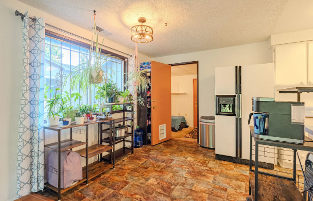 608 Northeast Pinebrook Avenue - Photo 7 of 12