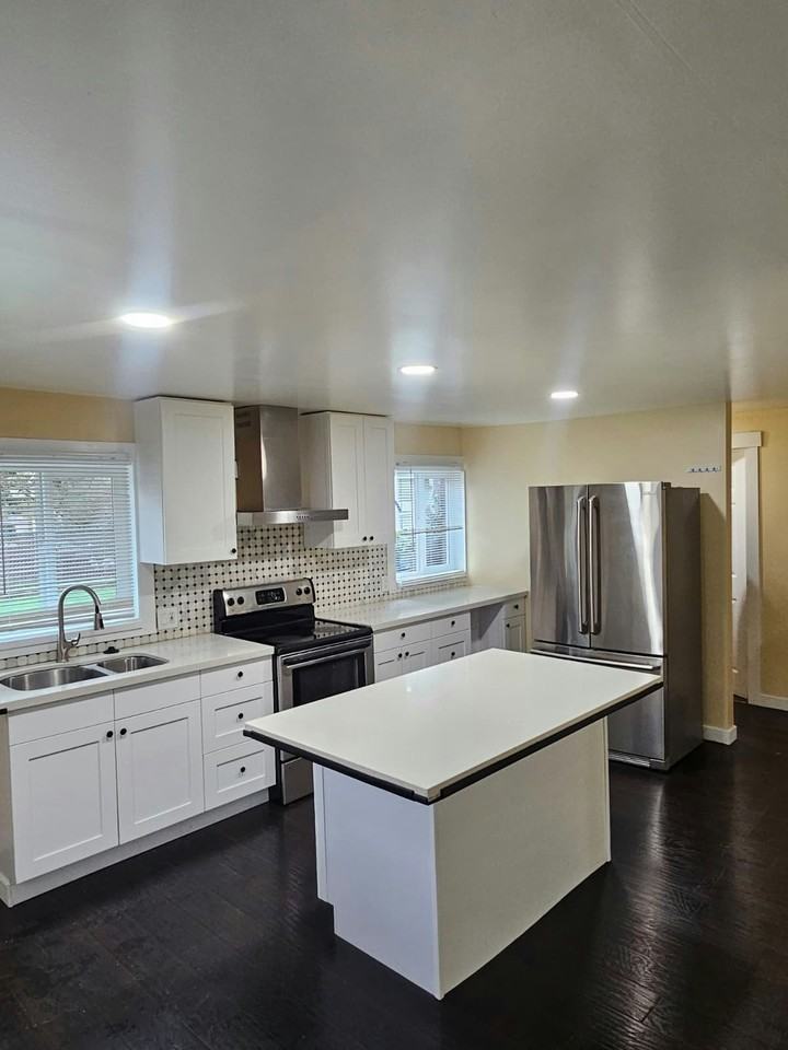 1004 Southwest 116th Street, Unit C - Photo 3 of 7