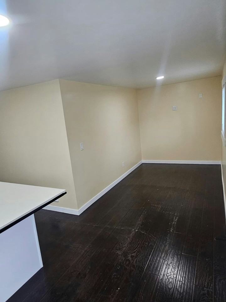 1004 Southwest 116th Street, Unit C - Photo 4 of 7