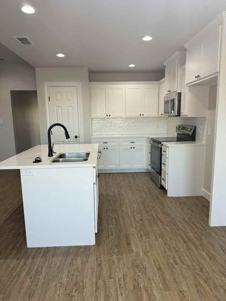 275 Waterloo Dr - Photo 7 of 18