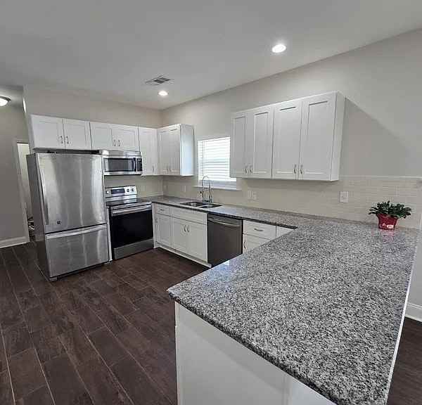 841 North Ave NW - Photo 5 of 19
