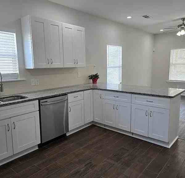 841 North Ave NW - Photo 6 of 19