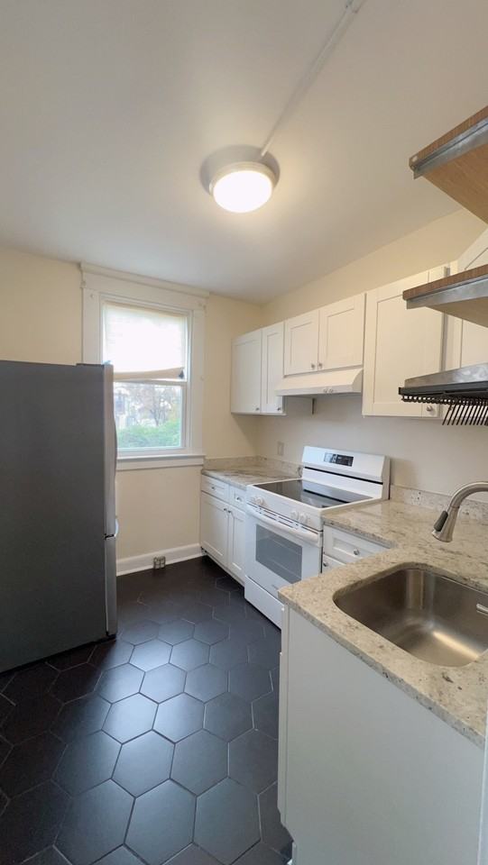 2307 Windsor Avenue - Photo 2 of 18