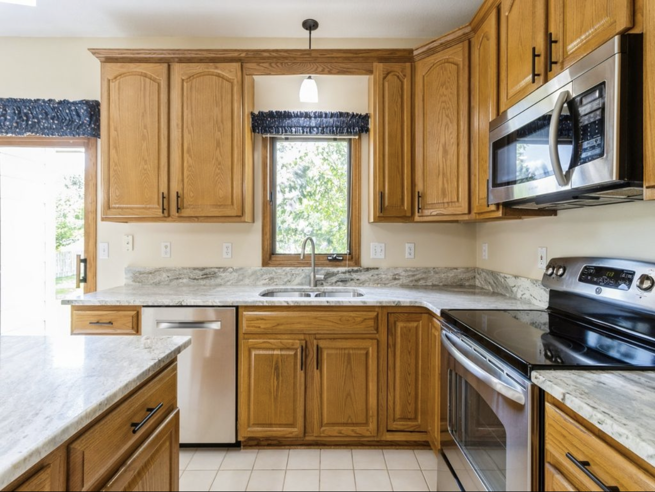 2212 NW 139th St - Photo 6 of 29