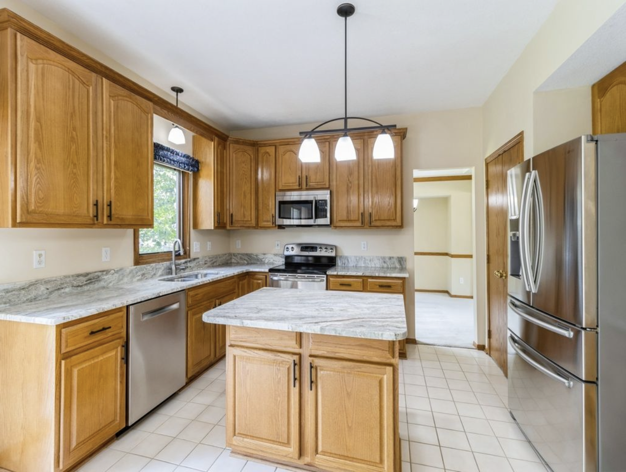 2212 NW 139th St - Photo 7 of 29