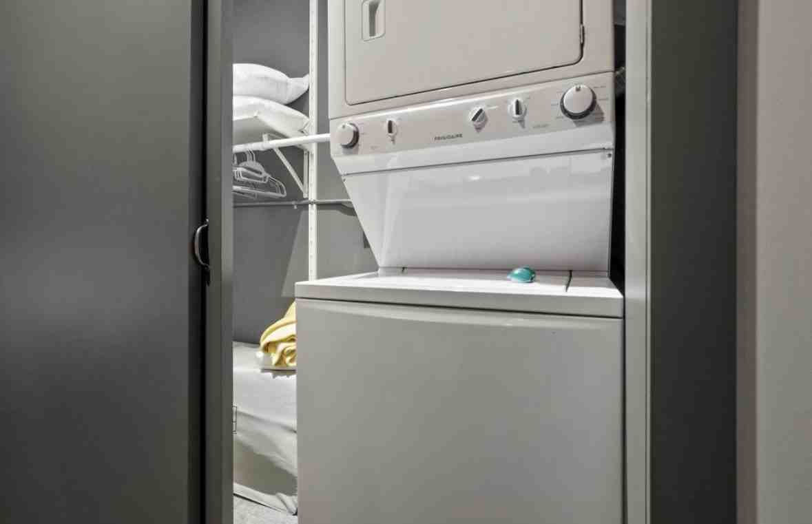 974 N High St #B - Photo 3 of 14