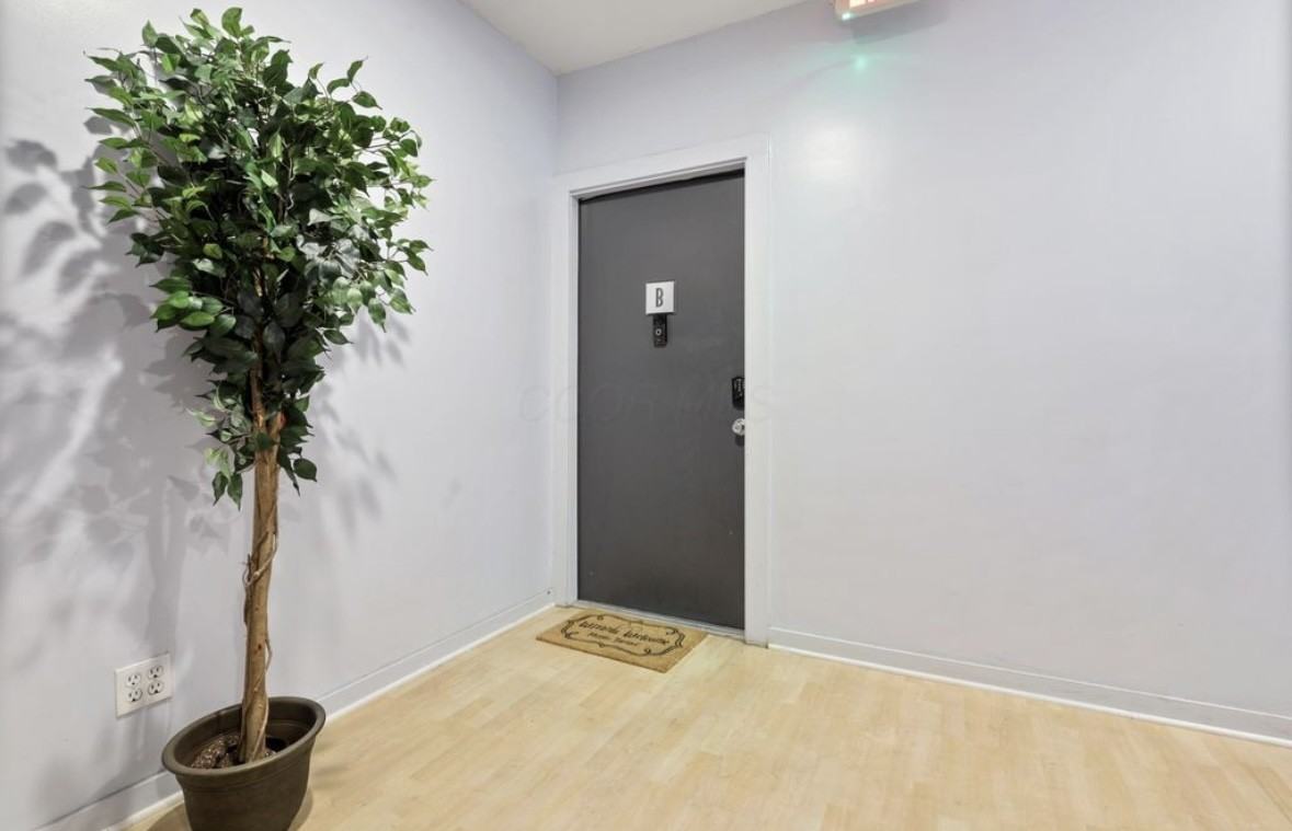 974 N High St #B - Photo 4 of 14