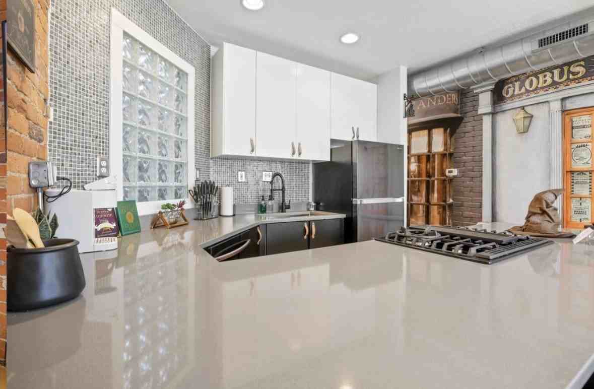 974 N High St #B - Photo 5 of 14