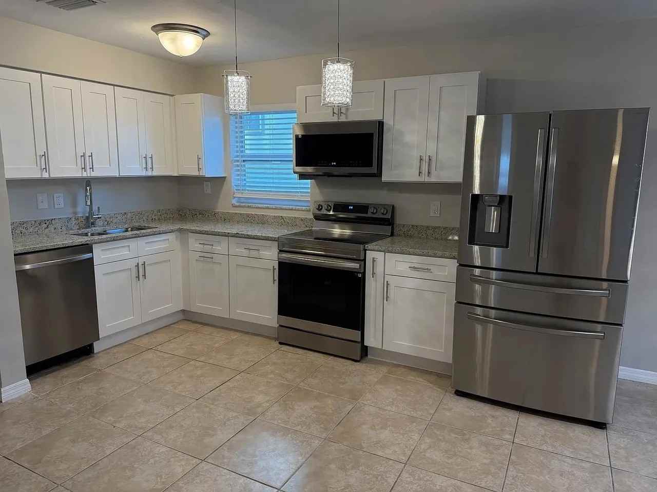 201 48th Avenue North #NA - Photo 2 of 5