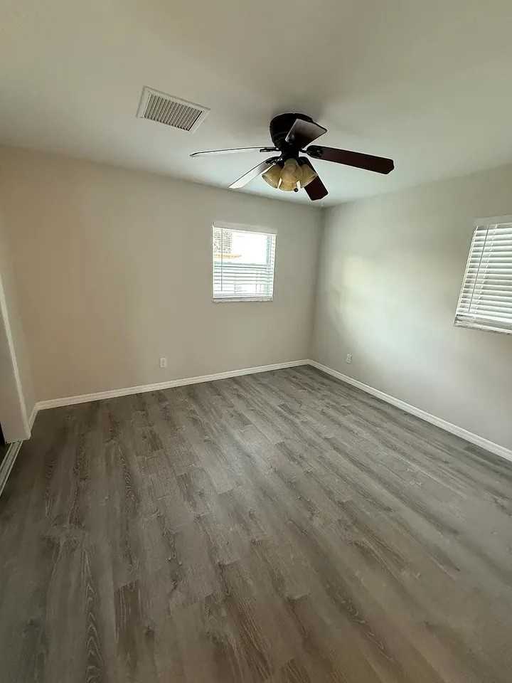 201 48th Avenue North #NA - Photo 5 of 5