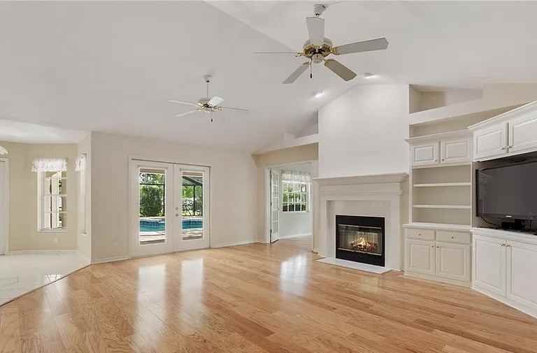 3231 Parkwood Court #NA - Photo 4 of 23