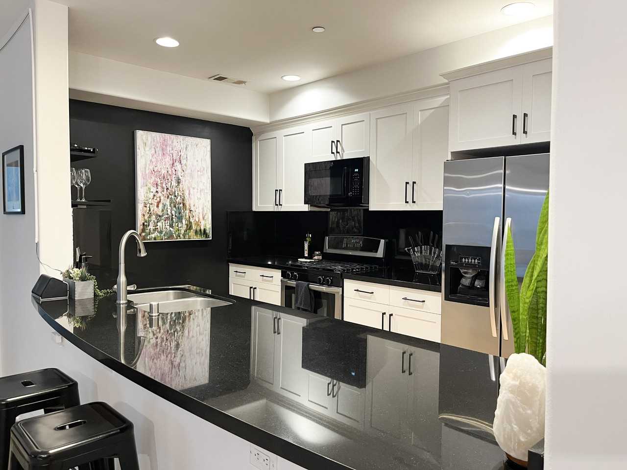 5037 Rosewood Ave #101 - Photo 5 of 35