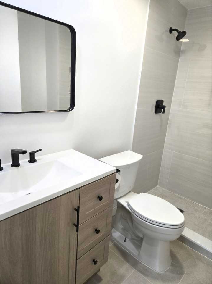 5347 Emerald Isle Dr #1019