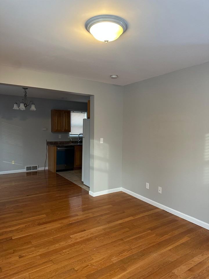 319 Charles Avenue #A - Photo 3 of 21