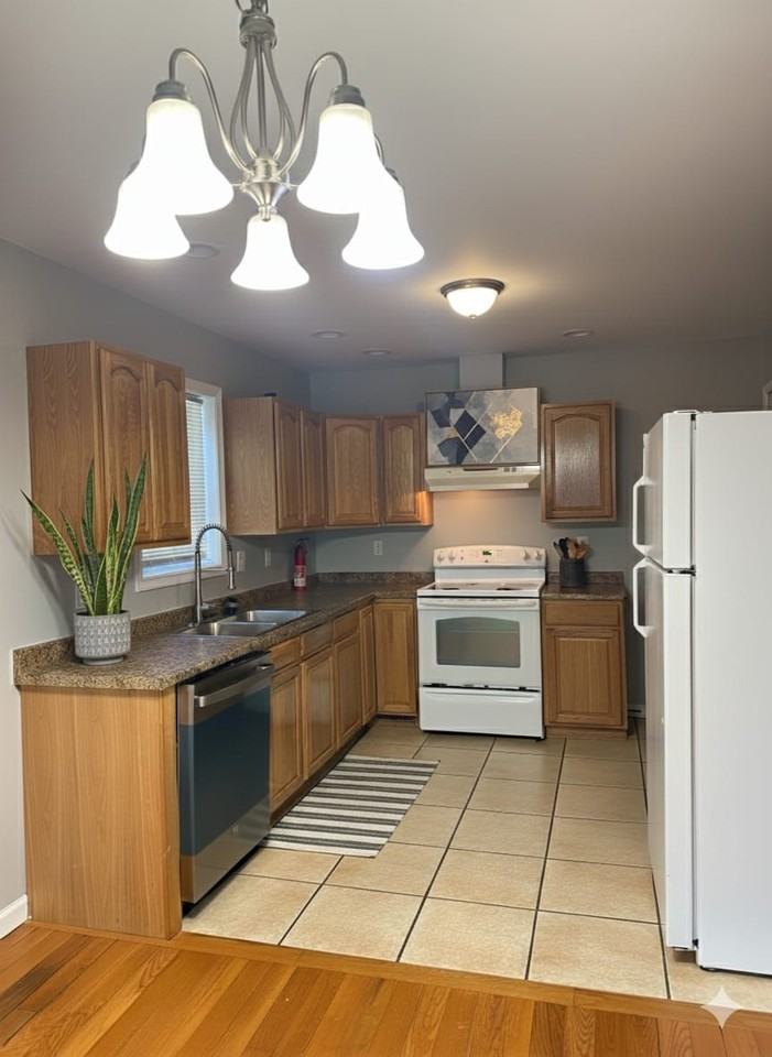 319 Charles Avenue #A - Photo 4 of 21