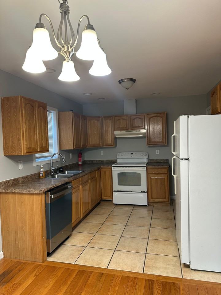 319 Charles Avenue #A - Photo 5 of 21