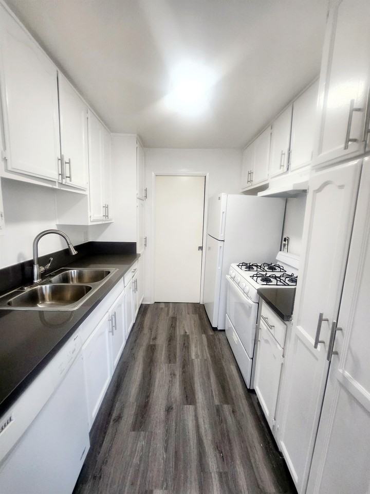 400 - 412 N Serrano Avenue - Photo 5 of 24