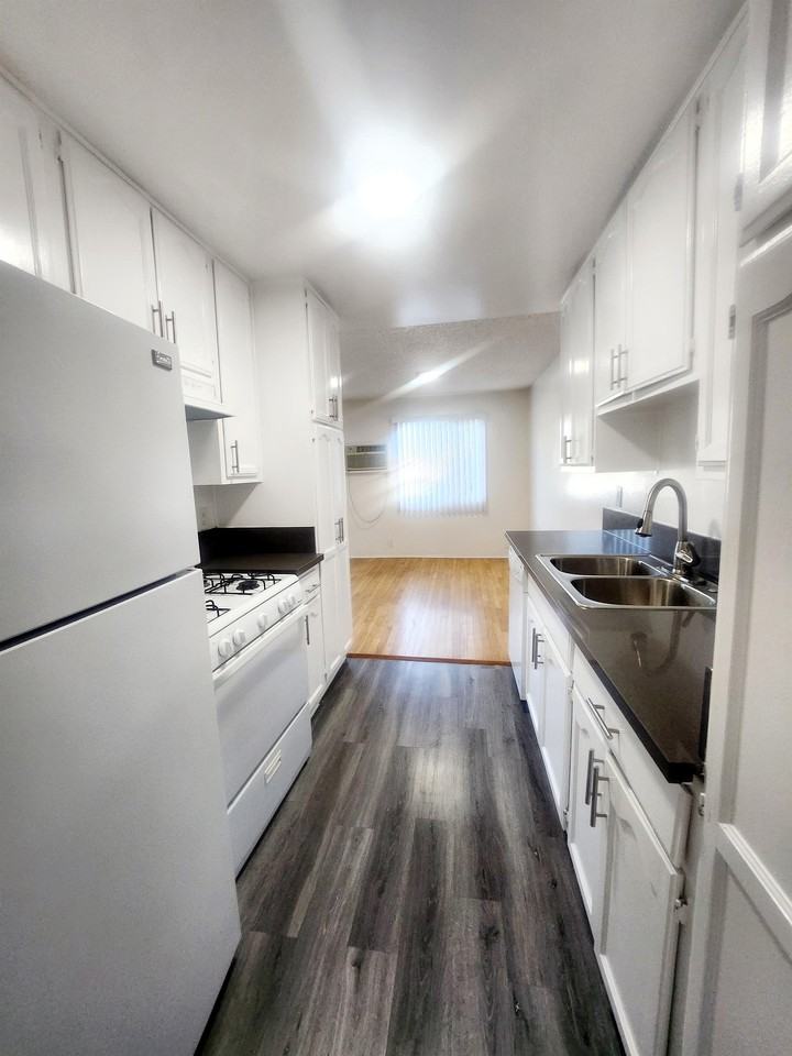 400 - 412 N Serrano Avenue - Photo 6 of 24