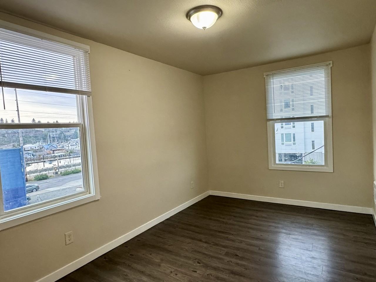 204 4th Ave W - Photo 5 of 43