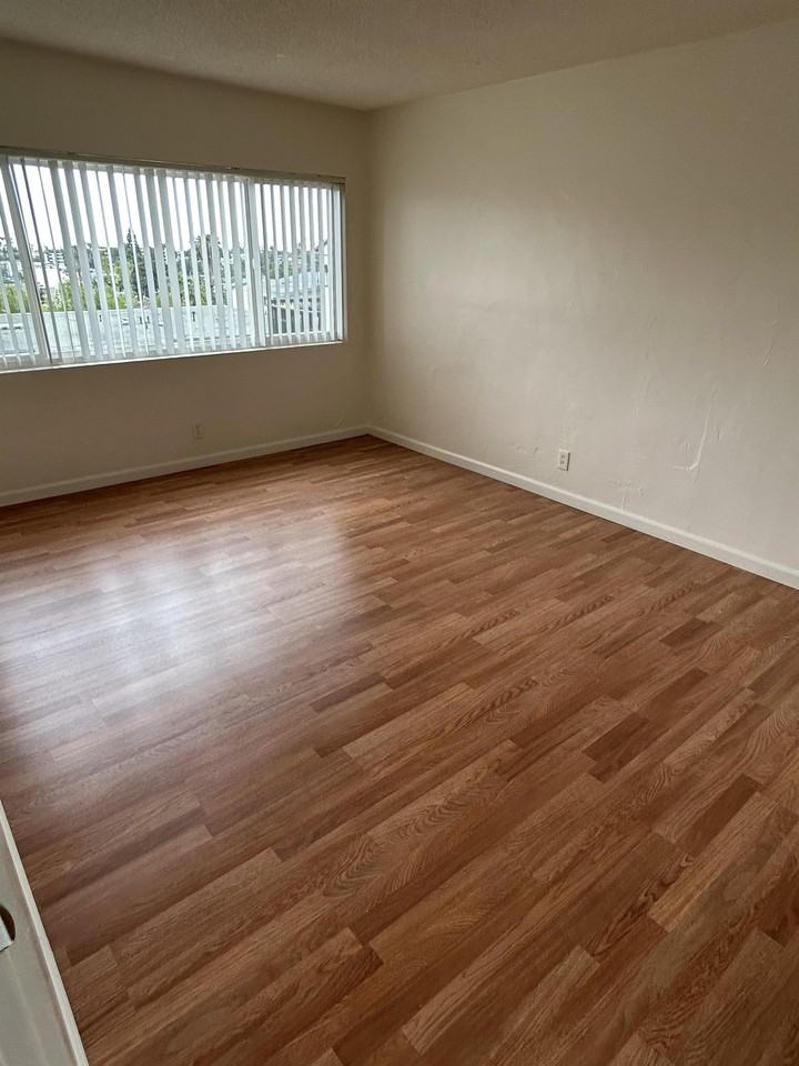 52nd St. - Photo 4 of 12