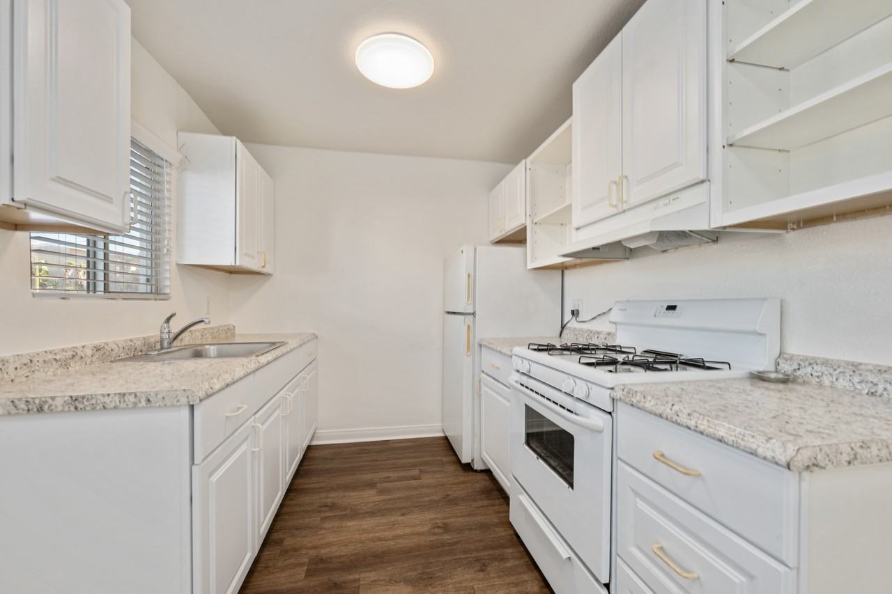 920 S. Pacific St. - Photo 2 of 9