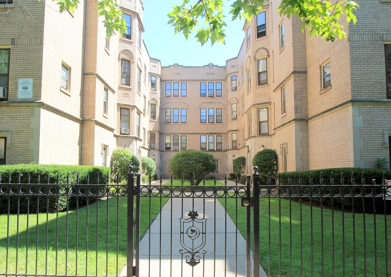 7443-49 N. Claremont - Photo 2 of 13