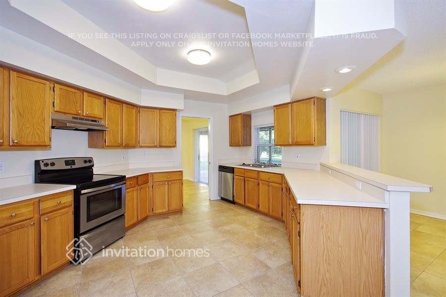 20407 Melville Street - Photo 6 of 21