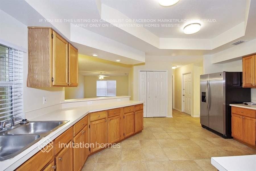 20407 Melville Street - Photo 7 of 21