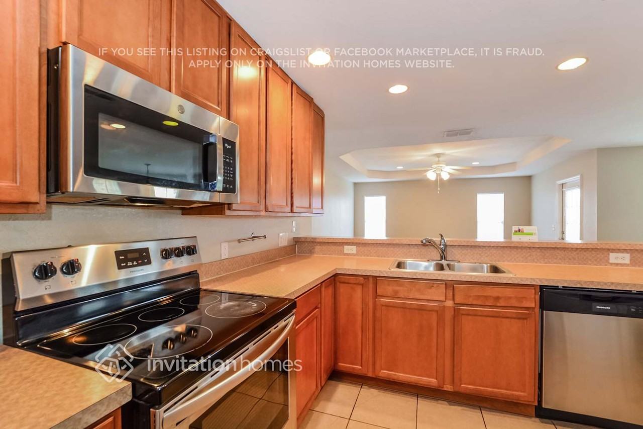 483 Majestic Gardens Boulevard - Photo 7 of 16