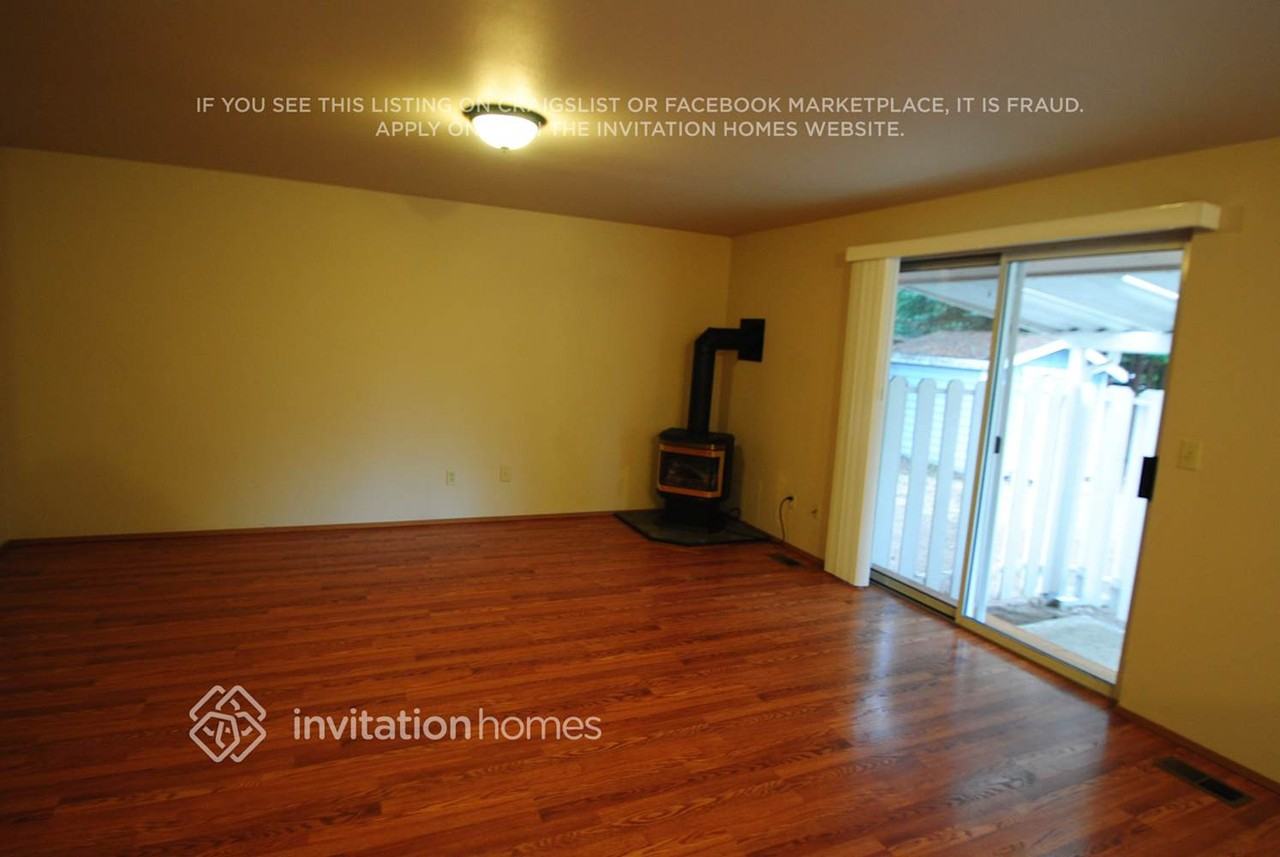 11211 152nd Street East - Photo 2 of 9