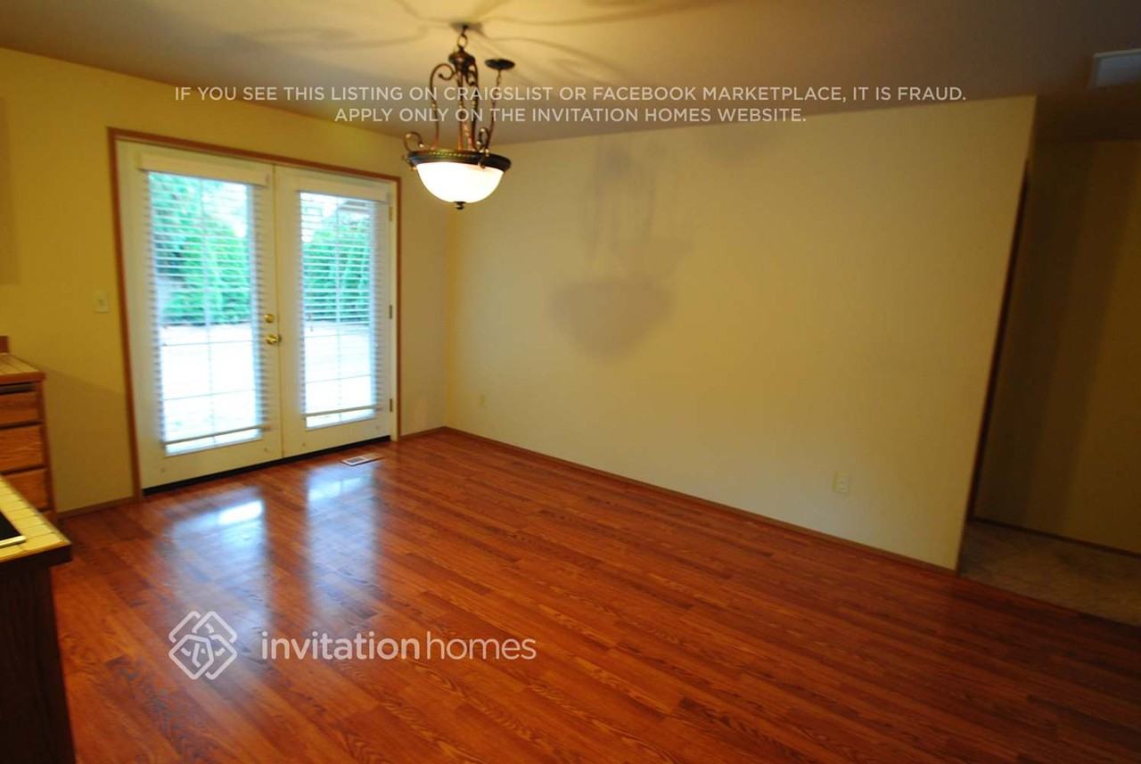 11211 152nd Street East - Photo 5 of 9