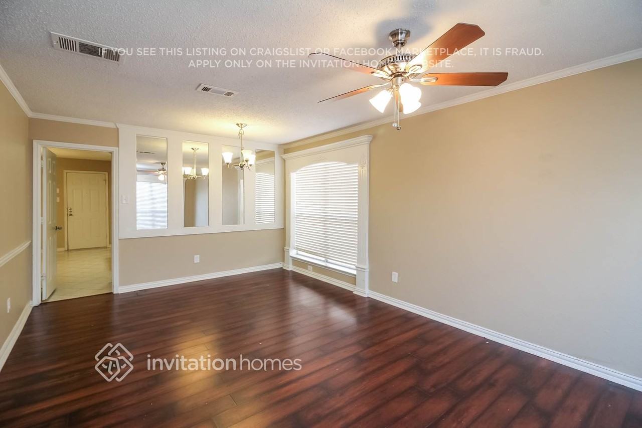 2837 Perrine Pl - Photo 2 of 13