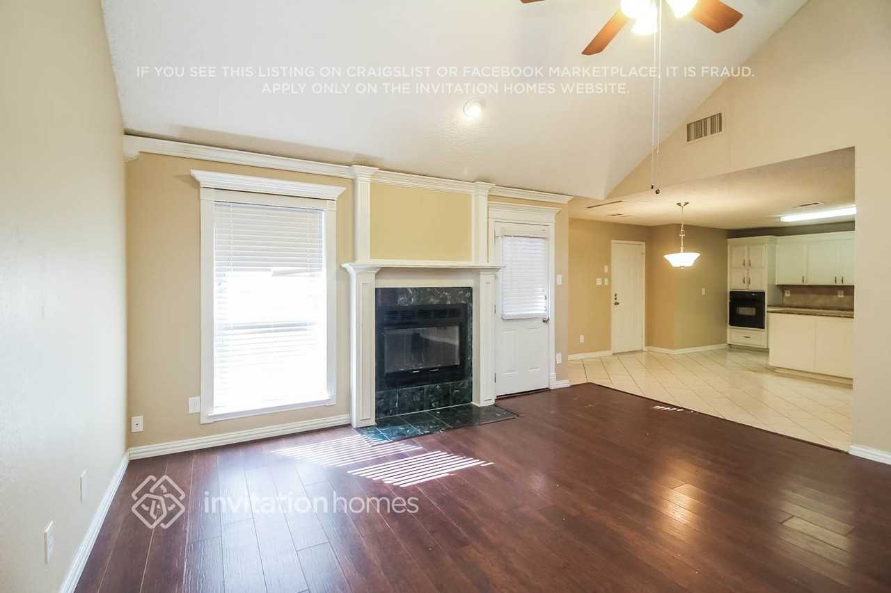 2837 Perrine Pl - Photo 3 of 13