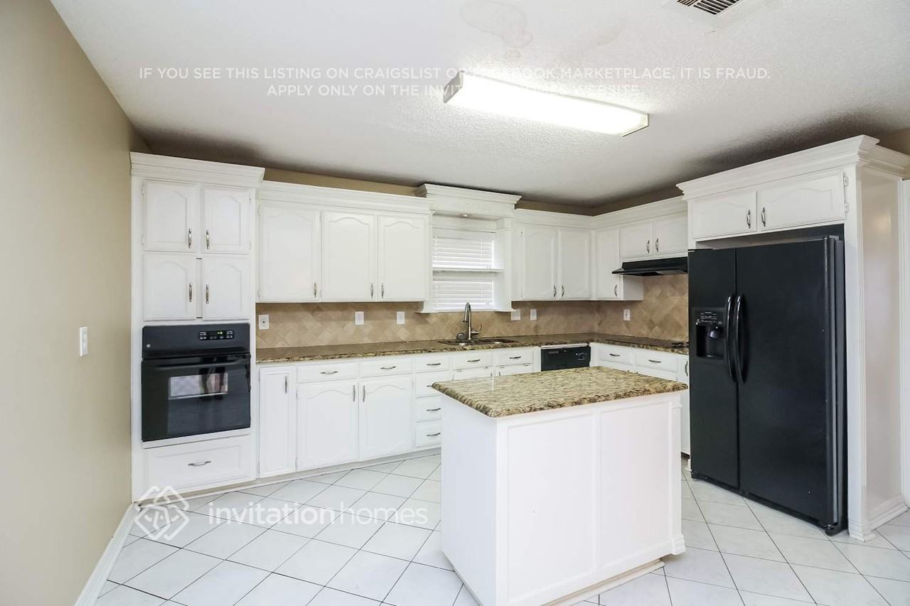 2837 Perrine Pl - Photo 5 of 13