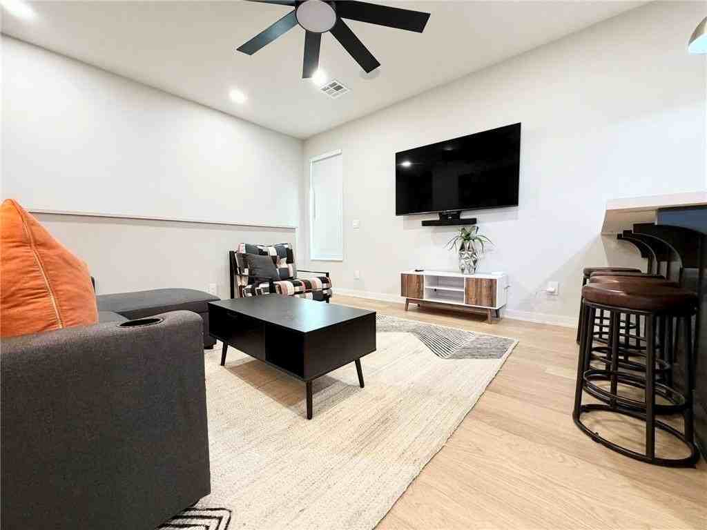 611 Southwest C Street - Photo 7 of 14