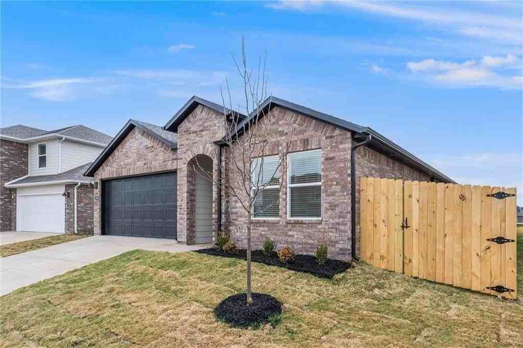 138 South Maroon Avenue - Photo 3 of 31