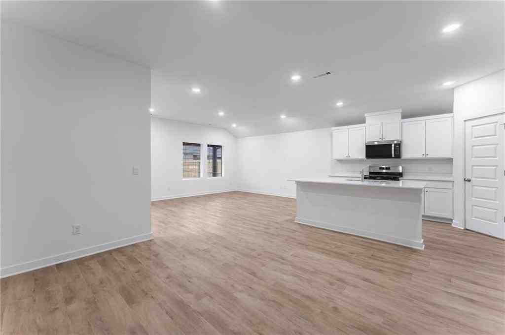 138 South Maroon Avenue - Photo 5 of 31