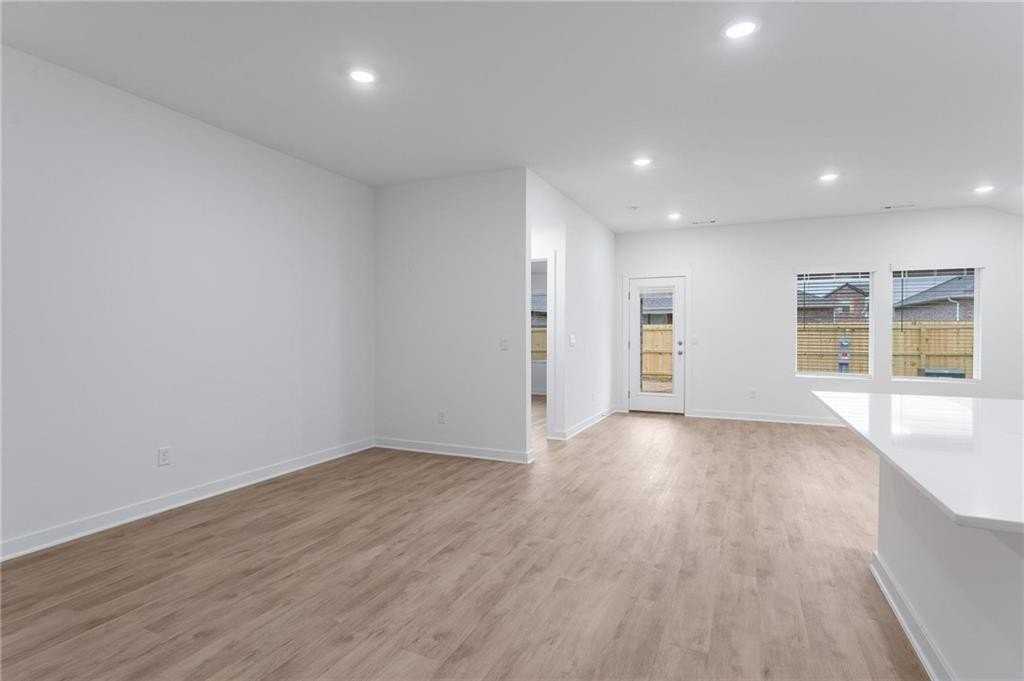 138 South Maroon Avenue - Photo 6 of 31