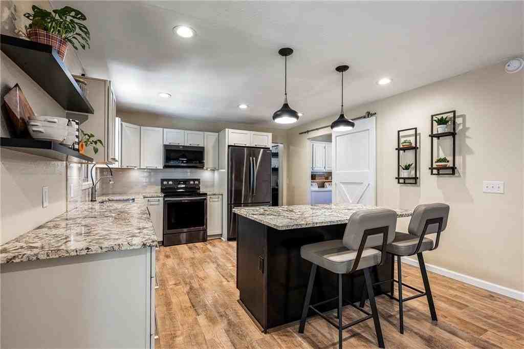 1 Penzance Drive - Photo 5 of 22