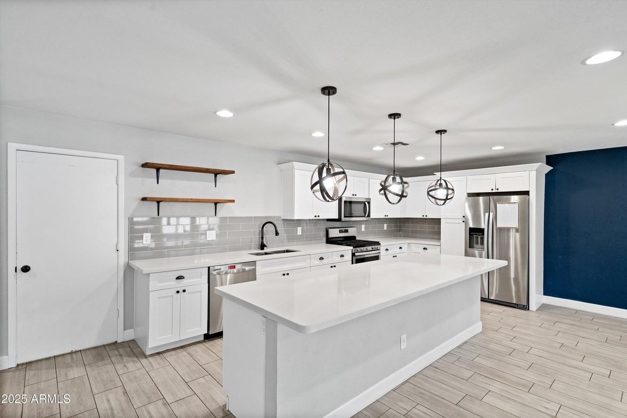 2226 South Kachina Drive - Photo 3 of 36