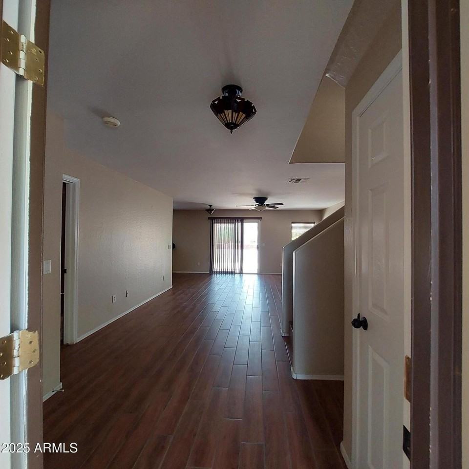 12 S 228th Ln - Photo 6 of 34