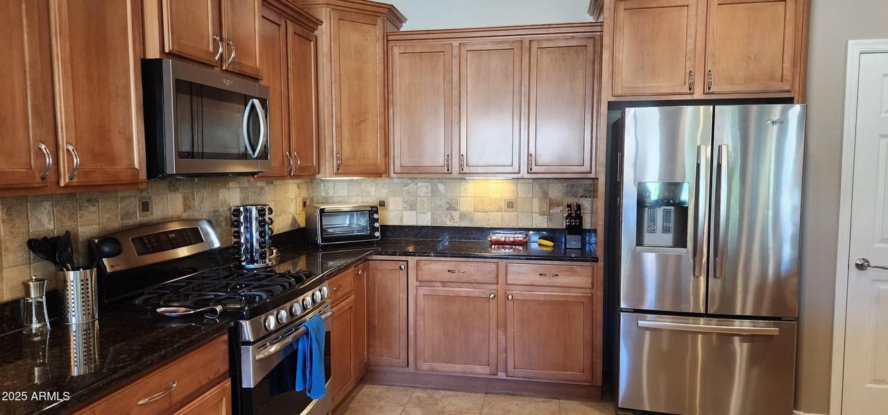 27244 W Potter Dr - Photo 7 of 26