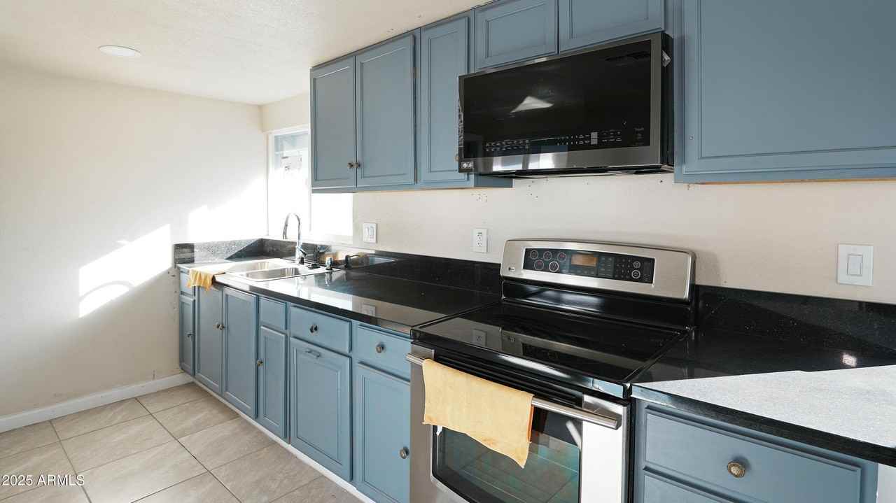 307 North D Street - Photo 5 of 9