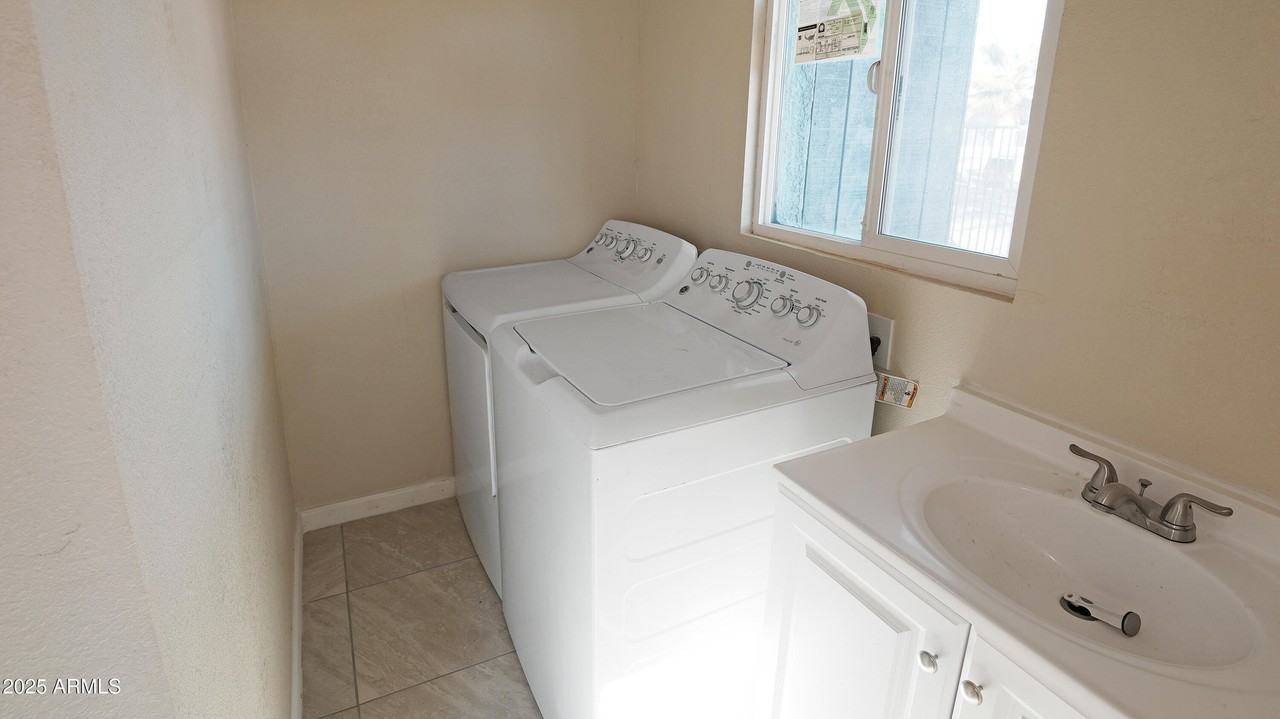 307 North D Street - Photo 7 of 9