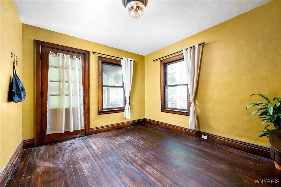 95 Russell Street - Photo 5 of 28