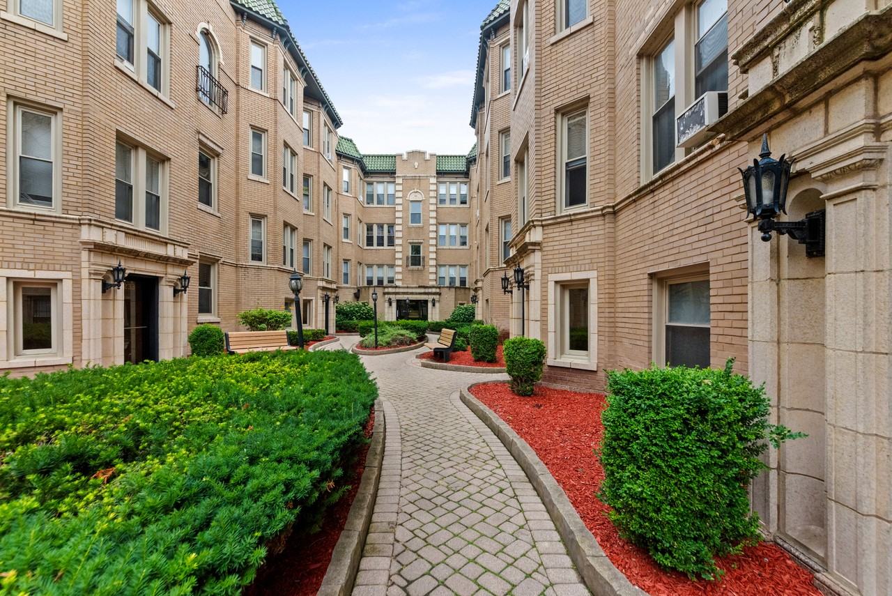 4225 North Paulina Street #4229W1 - Photo 2 of 7