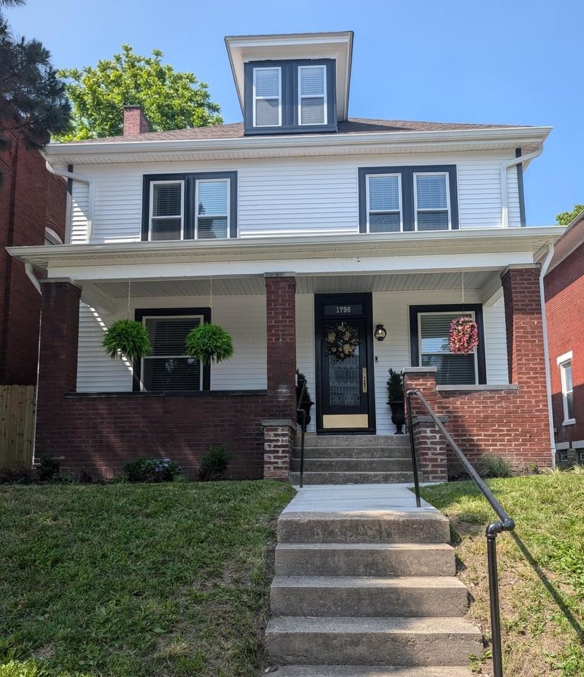 1756 Oak St - Photo 2 of 39